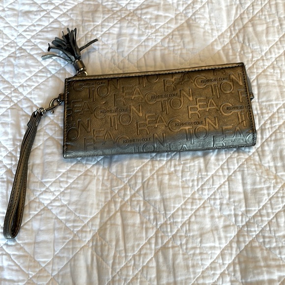 Kenneth Cole Reaction Wallet Clutch w. Wrist Strap - Picture 1 of 3